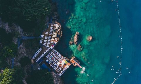 Antalya'nın Mavi Bayraklı Falez Plajları Yaz Sezonunda 200 Bin Ziyaretçiyi Ağırladı