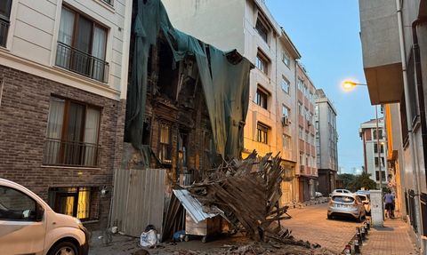 Bakırköy'de Metruk Binada Kısmi Çökme Olayı