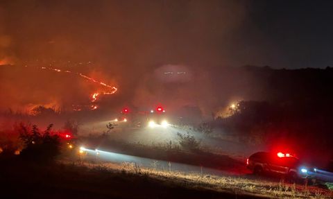 Balıkesir'deki Yangın Kontrol Altına Alınmaya Çalışılıyor