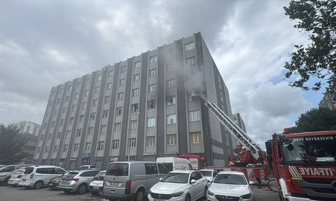 Başakşehir'de Çorap İmalathanesinde Yangın Çıktı