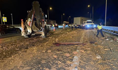 Bolu Dağı’nda Tır Devrilmesi Trafiği Olumsuz Etkiledi