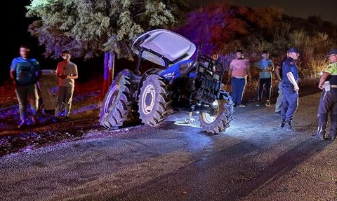 Burdur'da Otomobil ve Traktör Çarpıştı: 6 Yaralı