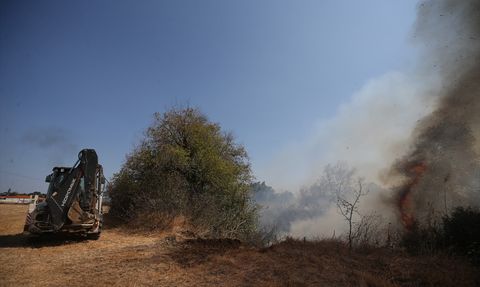 Çanakkale'de Arazideki Yangın İçin Müdahaleler Başladı