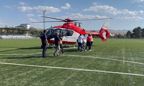 Çankırı'da Ayağını Balya Makinesine Kaptıran Kişi Ambulans Helikopterle Ankara'ya Sevk Edildi