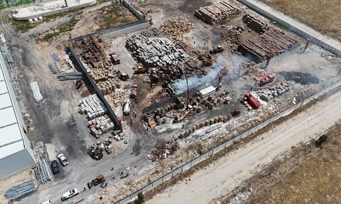 Çankırı'daki Kağıt Fabrikasında Yangın Çıktı