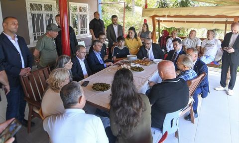 CHP Genel Başkanı Özgür Özel'den Taziye Ziyareti