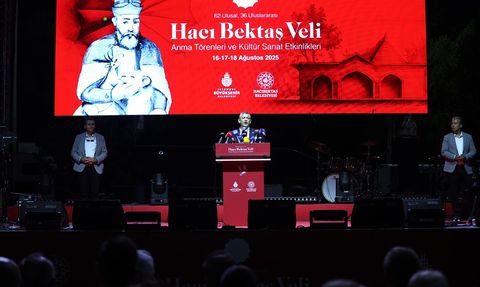 CHP Genel Başkanı Özgür Özel Hacı Bektaş Veli'yi Andı