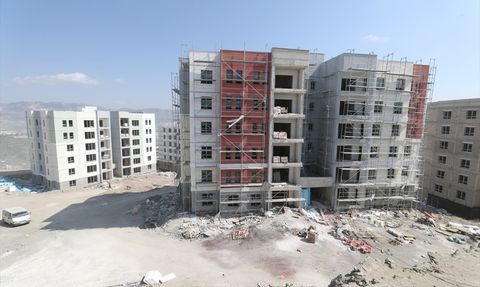 Defne'de Afet Konutları ve Ticaret Merkezleri İnşası Devam Ediyor