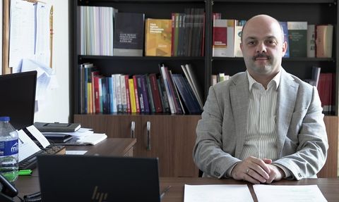 Dijital Egemenlik Mücadelesi: Ülkelerin Sosyal Medya Stratejileri