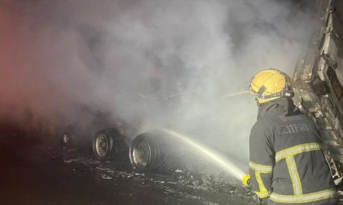 Diyarbakır'da Park Halindeki Tırda Yangın Çıktı
