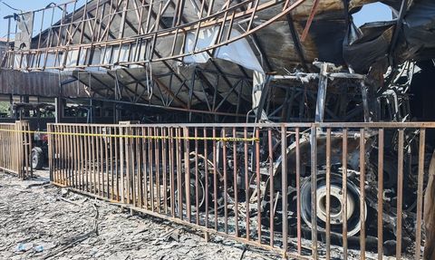 Diyarbakır'da Yangın Felaketi: 3 İş Yeri ve Traktörler Zarar Gördü