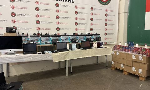 Edirne'de Kaçak Eşya Operasyonu: 3 Gözaltı