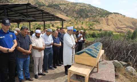 Elazığ'da Maden Ocağında Göçük: Hasan Coşkun'un Cenazesi Defnedildi