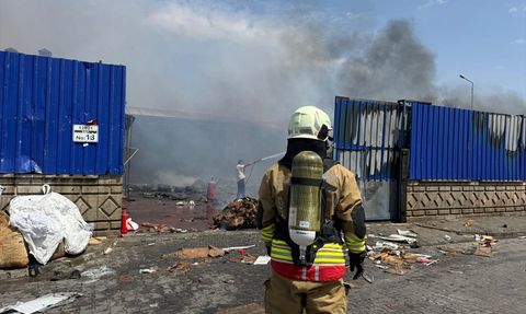 Eskişehir'deki Geri Dönüşüm Tesisindeki Yangın Kontrol Altına Alındı