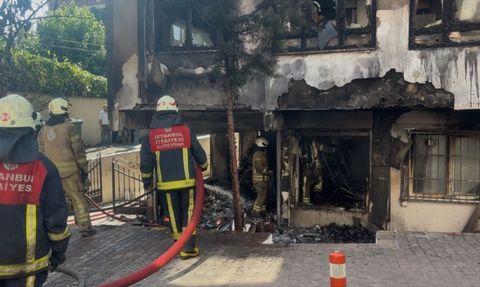 Fatih'te Ecza Deposunda Yangın, Zarar Oluştu