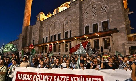 Fatih'te Filistin'e Destek Yürüyüşü Düzenlendi