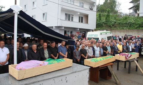 Giresun'da Uçurumdan Düşen Araçta Hayatını Kaybedenlerin Cenazesi Defnedildi