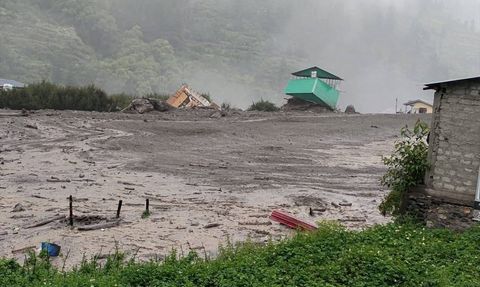 Hindistan'da Heyelan Faciası: 4 Ölü, 50 Kayıp