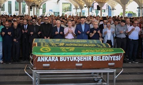 İranlı Sanatçı Yakup Cem Son Yolculuğuna Uğurlandı