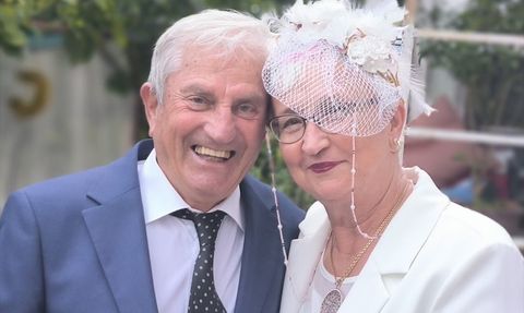 Isparta'da Emekli Öğretmen Çiftten Anlamlı Kutlama