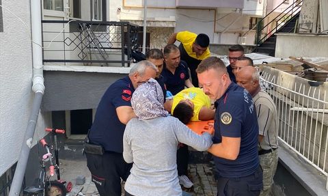 Isparta'da Oyun Kazası: 12 Yaşındaki Çocuğa Demir Korkuluk Saplandı