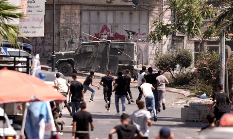 İsrail Ordusu Batı Şeria'da Eş Zamanlı Baskınlar Düzenledi