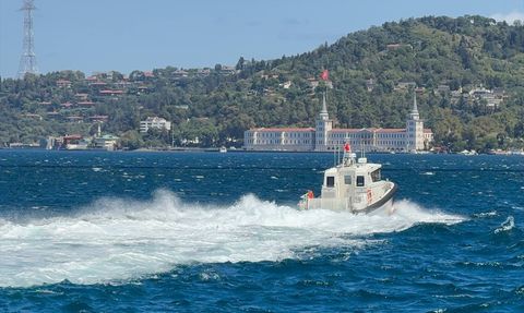 İstanbul Boğazı'nda Yüzücü Kayboldu