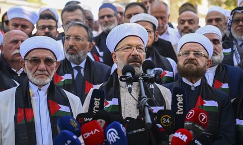 İstanbul'da 'İslami ve İnsani Bir Sorumluluk: Gazze' Konferansı Başladı