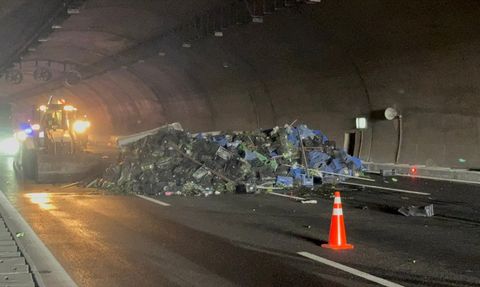 İstanbul'da Tır Kazası Tüneli Kapattı