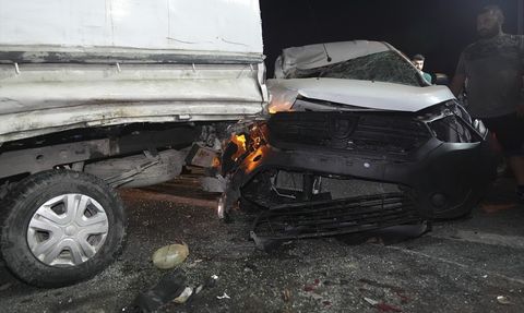 İstanbul'da Trafik Kazası: 3 Yaralı