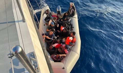 İzmir Açıklarında 34 Düzensiz Göçmenle İlgili Gelişmeler