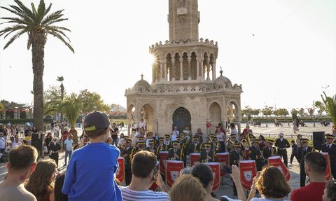 İzmir'de 30 Ağustos Zafer Bayramı Coşkuyla Kutlandı