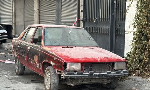 İzmir'de Çöp Alanında Yangın: 6 Araç Hasar Gördü