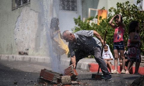 İzmir'de Patlayan Su Borusuna Tepki