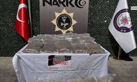 İzmir'de Uyuşturucu Operasyonunda 133 Kişi Tutuklandı