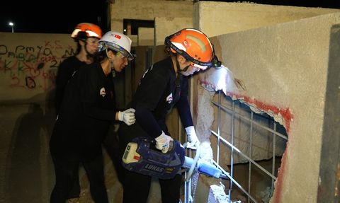 Kahramanmaraş'ta Kadınlardan Oluşan Arama Kurtarma Ekibi Eğitim Gerçekleştirdi