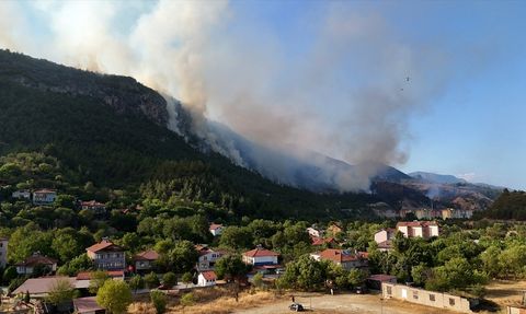 Karabük'te Yeniden Başlayan Orman Yangını - Acil Tahliye Tedbiri