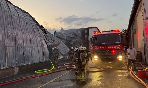Kartal'daki Film Stüdyosunda Yangın Kontrol Altına Alındı