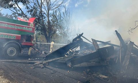 Kastamonu'da Çıkan Yangında Ev ve Ahır Kullanılamaz Hale Geldi