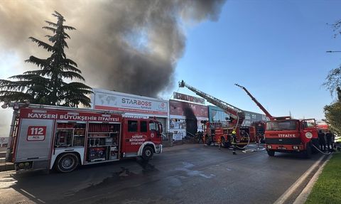 Kayseri OSB'deki Yangın Kontrol Altına Alınıyor