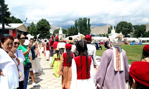 Kırgızistan'da Geleneksel Kültür ve Sanat Kongresi