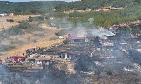 Kocaeli'de Otlamak Alanında Yangın Kontrol Altına Alındı
