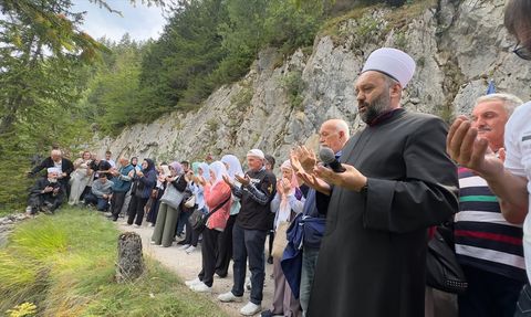 Koricanske Kayalıkları'ndaki Katliamın Yıldönümü Anma Töreni