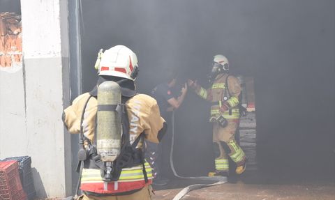 Manisa'da Depo Yangını Kontrol Altına Alındı
