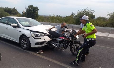 Manisa'da Motosikletli Aile Kaza Geçirdi