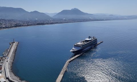 Marella Discovery 2 Kruvaziyeri Alanya Limanı'na Geldi