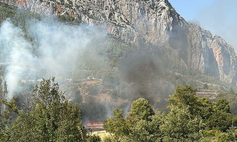 Mersin'deki Orman Yangınlarına Müdahale Devam Ediyor