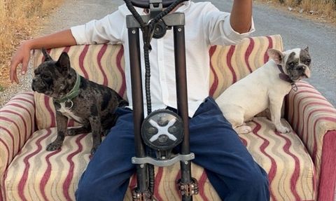 Muğla'da Koltuklu Skuteriyle Yolculuk Yapan Genç