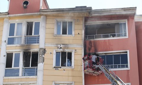 Muş'taki Yangın: 3 Ev Hasar Gördü, 6 Kişi Hastaneye Kaldırıldı