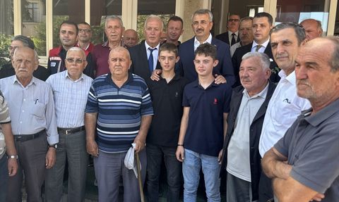 Osmanlı Köyünde Vali Sezer'den İkizlere Destek
